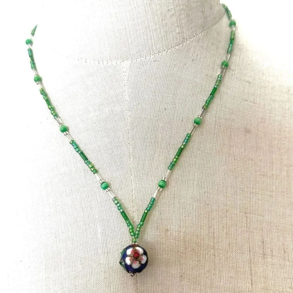 Cloisonné  green beaded necklace